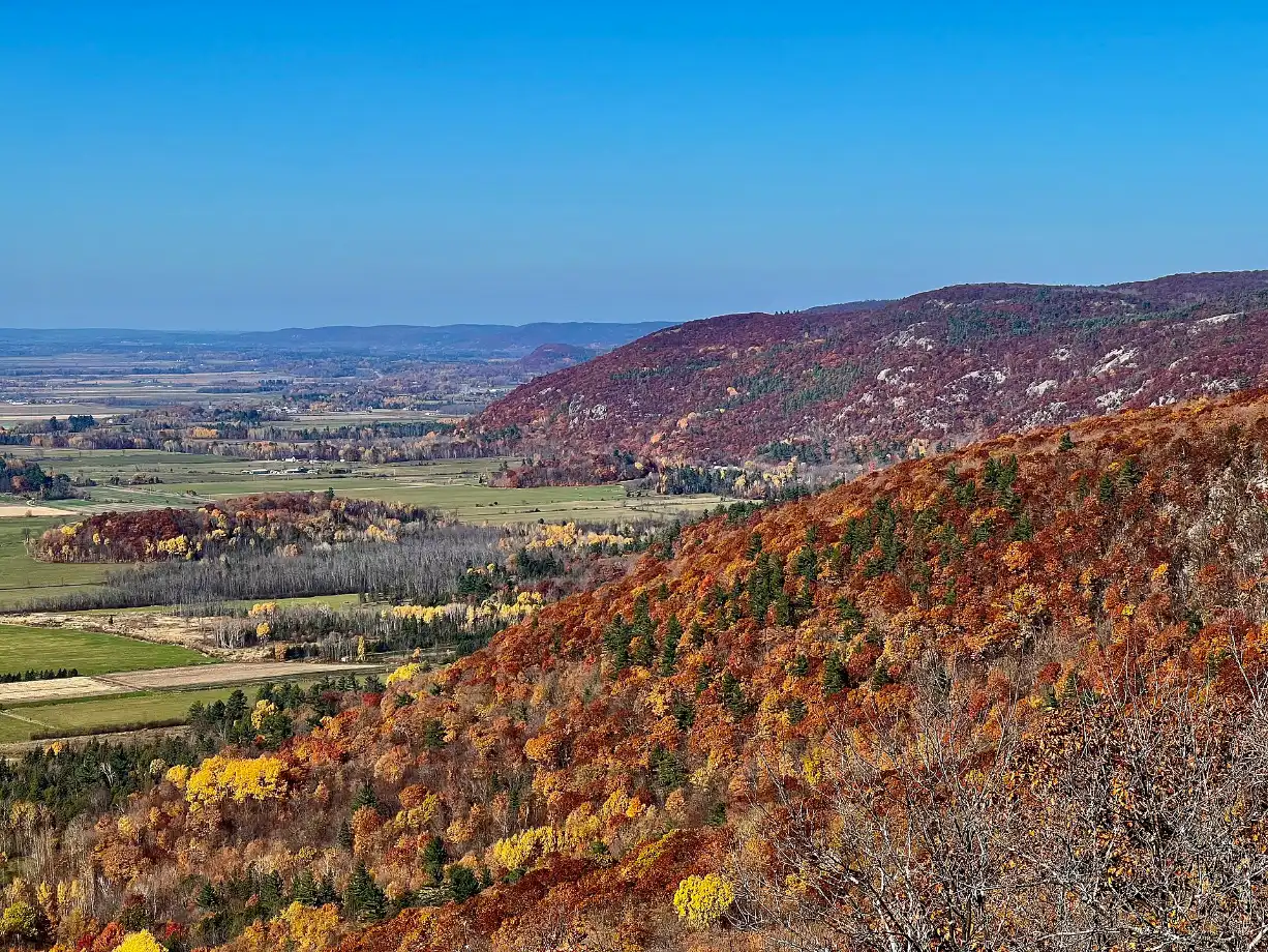 Autumn colours over the Ottawa Valley from Champlain Lookout, Gatineau Park